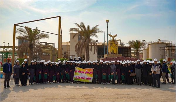 بازدید دانش آموزان دختر مدرسه شاهد آینده سازان از پتروشیمی فارابی